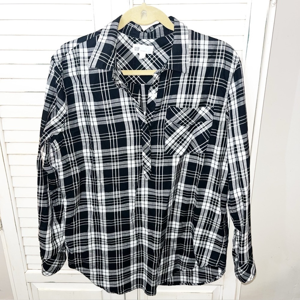 Gap Women's black & white plaid popover blouse top large